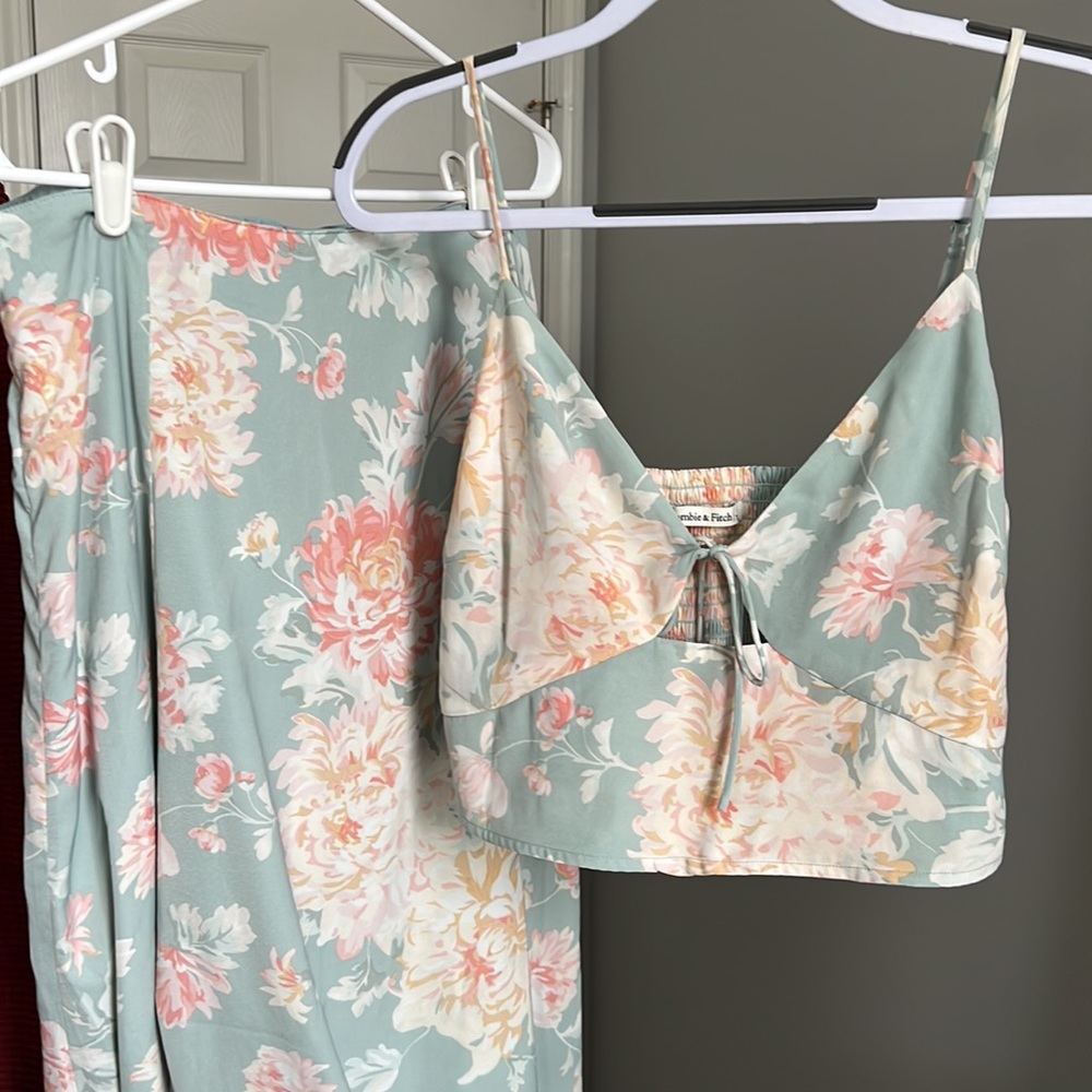 Two piece silky floral crop shirt skirt combo, maxi skirt with slit / size L